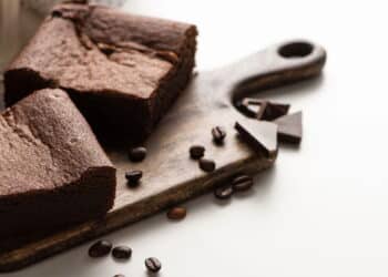Preparar um brownie saudável feito em casa sem farinha branca tornou-se uma alternativa bastante procurada por quem deseja saborear um doce prático e saboros