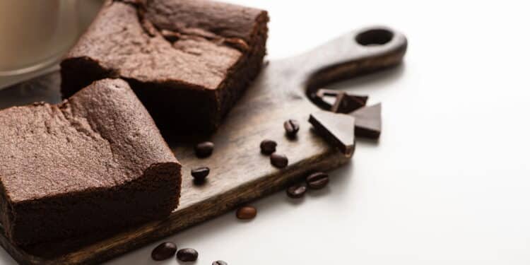 Preparar um brownie saudável feito em casa sem farinha branca tornou-se uma alternativa bastante procurada por quem deseja saborear um doce prático e saboros