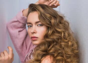 O segredo das cacheadas para manter o brilho no inverno