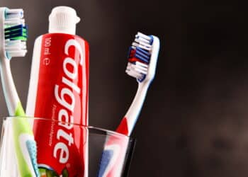 Anvisa retoma interdição da pasta de dente Colgate no Brasil