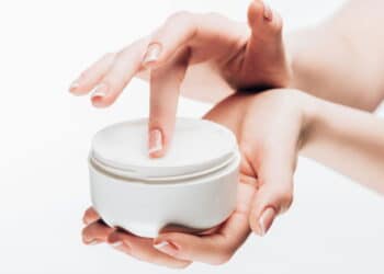 O creme barato mais eficaz para rejuvenescer a pele madura!