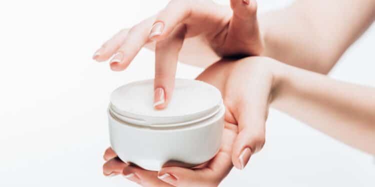 O creme barato mais eficaz para rejuvenescer a pele madura!