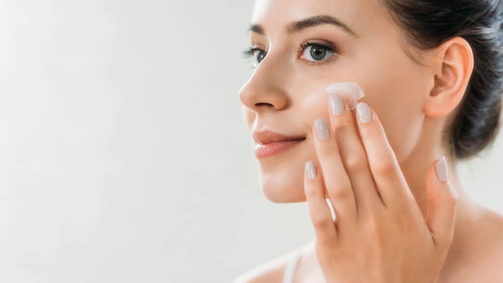 5 cremes faciais baratos que realmente funcionam segundo especialistas