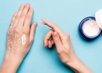 Os 5 cremes antirrugas mais baratos para quem quer a pele mais jovem firme e brilhante