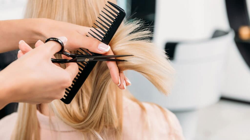 O melhor segredo para cuidar do cabelo em casa com poucos produtos!