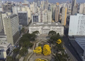 Essa cidade brasileira surpreende o mundo e lidera ranking global!