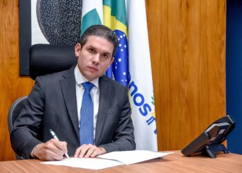 Hugo Motta pede parada imediata da cobrança do IOF sobre risco sacado