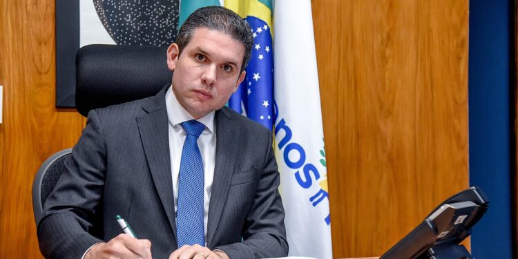 Hugo Motta pede parada imediata da cobrança do IOF sobre risco sacado