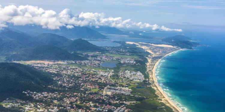 Florianópolis é eleita a cidade mais bonita do Brasil em 2025!