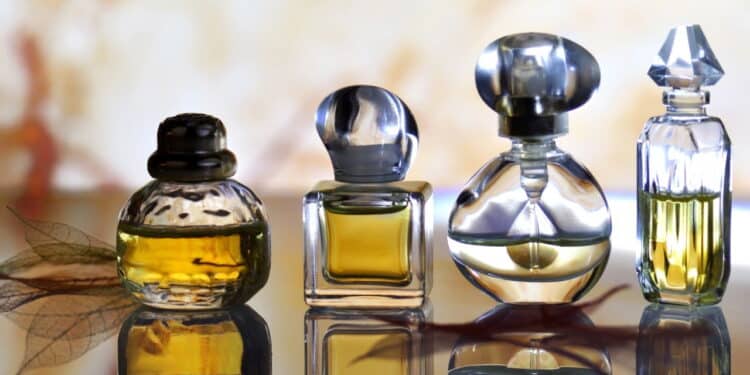 Você nunca mais vai jogar fora um frasco de perfume depois disso!