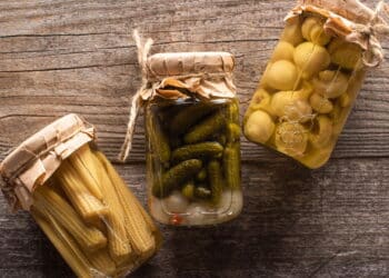 As melhores ideias para reutilizar potes de vidro e organizar sua cozinha!