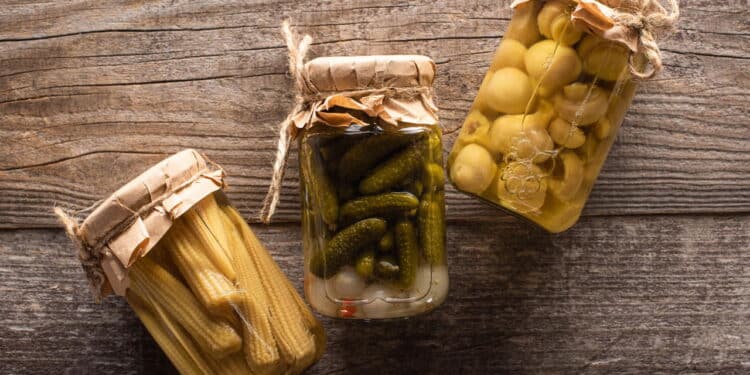 As melhores ideias para reutilizar potes de vidro e organizar sua cozinha!