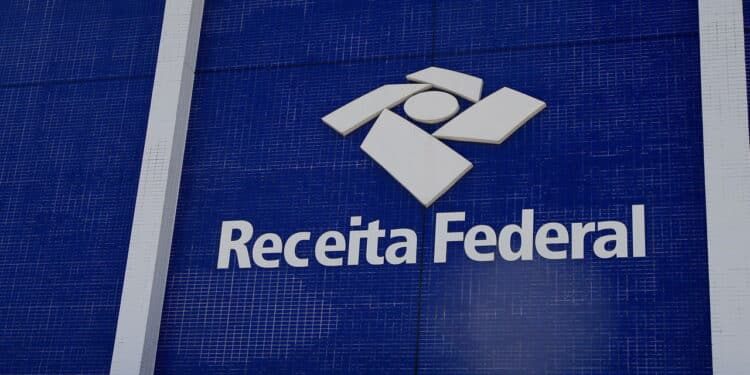 Receita Federal intercepta R$ 300 mil em encomendas suspeitas