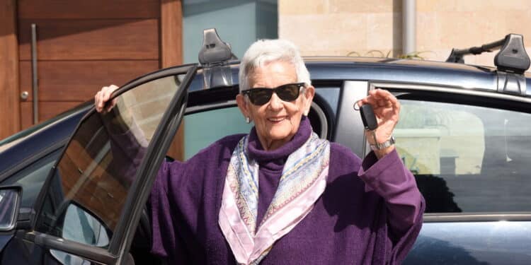 Idosos podem receber novo desconto de 30% na compra de carros a partir do ano que vem