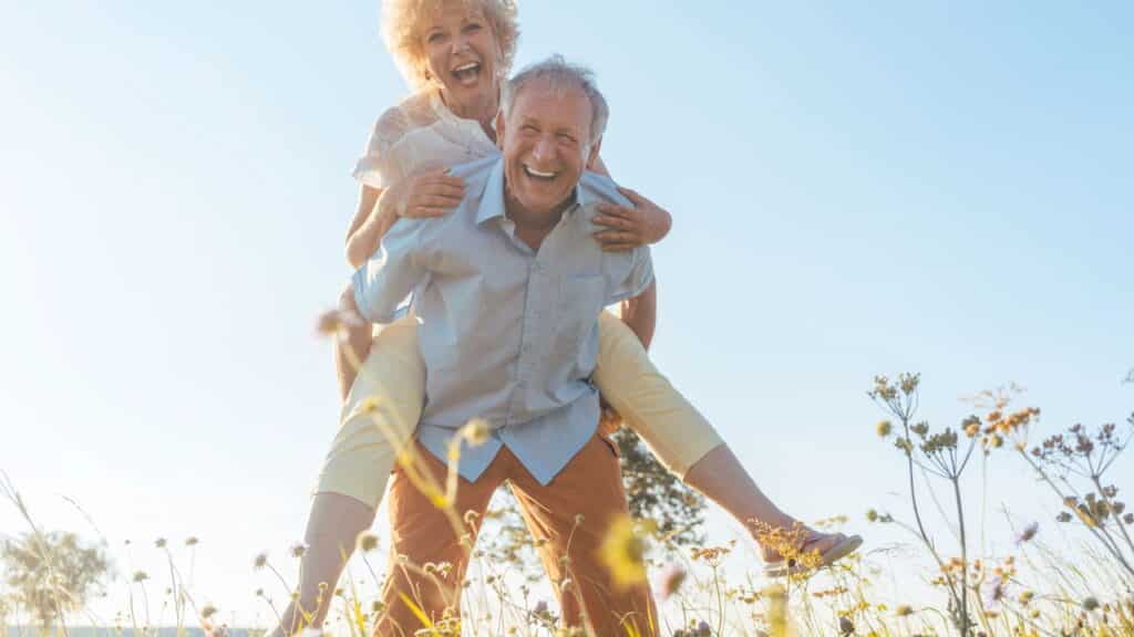 Idosos com 60 anos agora podem viajar de graça!