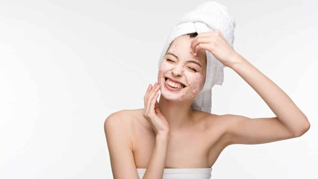 O segredo dos dermatologistas para a pele perfeita que não descama!