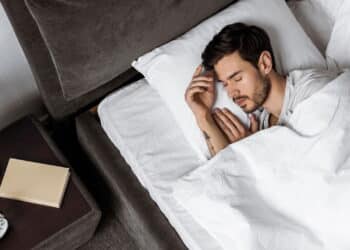 O melhor ritual noturno para dormir e acordar mais disposto e feliz