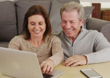 7 hábitos que todo mundo com mais de 40 deveria adotar online!