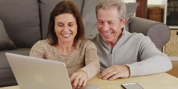 7 hábitos que todo mundo com mais de 40 deveria adotar online!