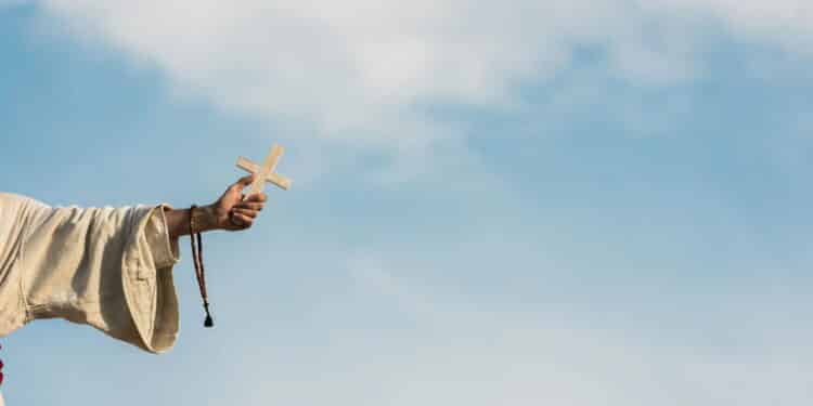 Religião mais antiga do Brasil perde força e a nova tendência surpreende!