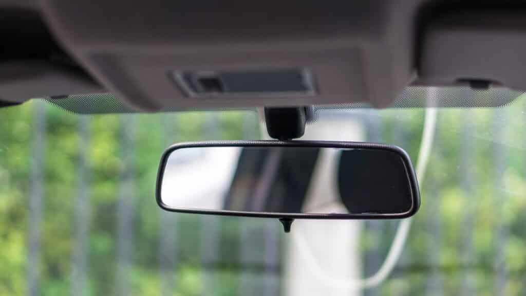 Motoristas em todo o Brasil estão sendo pegos desprevenidos com a nova lei dos retrovisores!