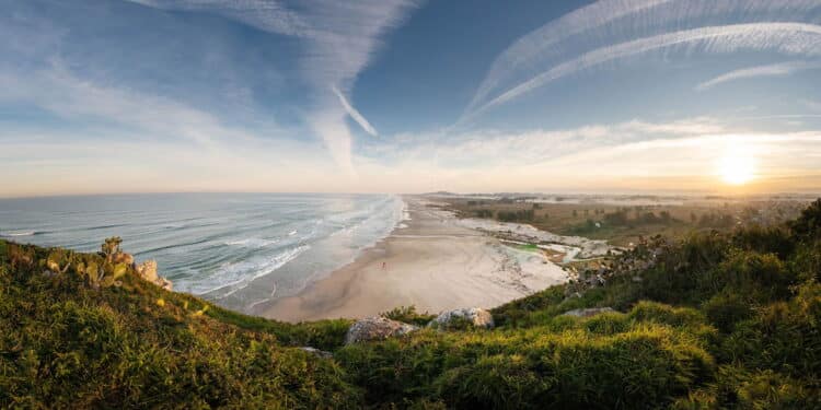 Reconhecida pelo Guinness, a maior praia do mundo fica no Brasil e encanta turistas!