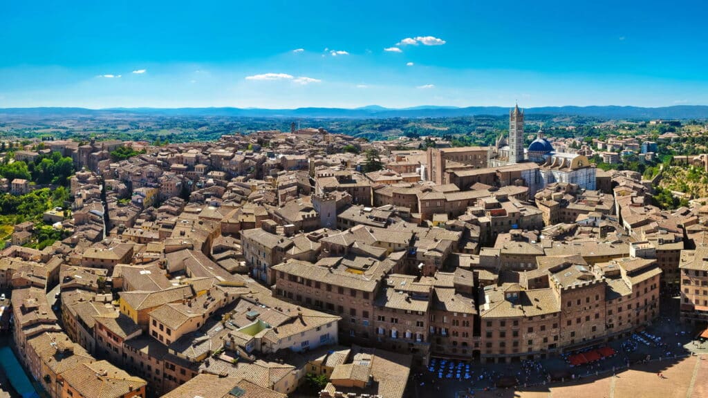 Vista panorâmica de Siena da torre Torre Mangia