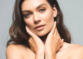 5 ingredientes poderosos que não podem faltar no skincare da pele madura!