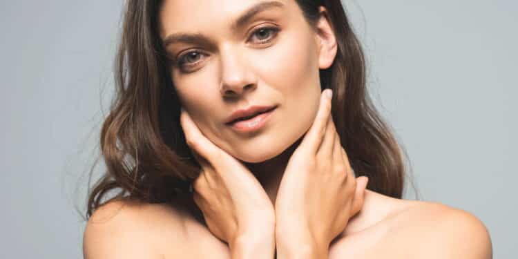 5 ingredientes poderosos que não podem faltar no skincare da pele madura!