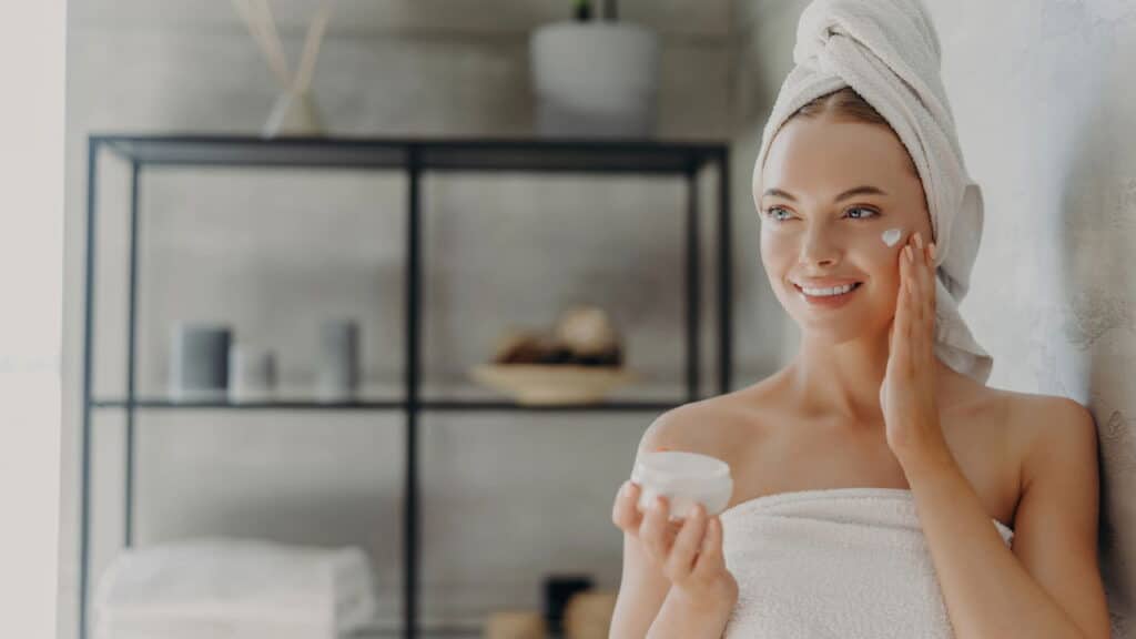 Skincare barato e eficaz com os 3 passos que realmente funcionam!