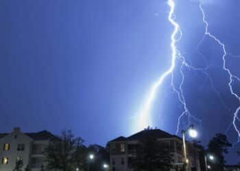 6 aparelhos que você deve desligar agora se houver raios!