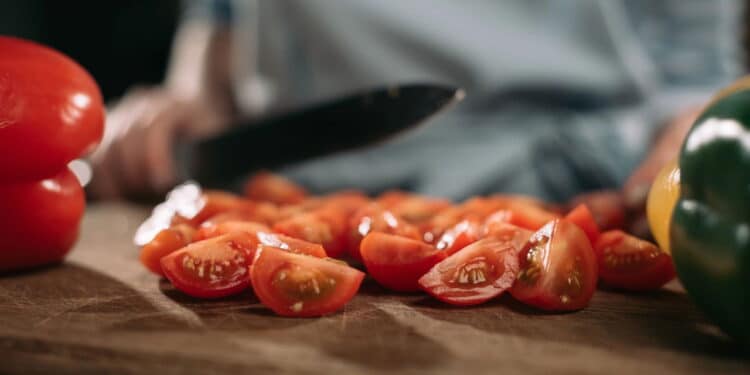O segredo da terra que fez meus tomates dobrarem de tamanho!