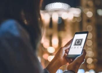 O motivo que fez a Uber abandonar o país!