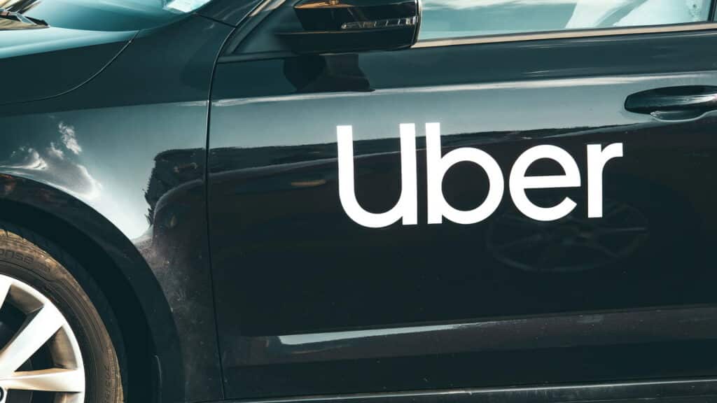 O motivo que fez a Uber abandonar o país!