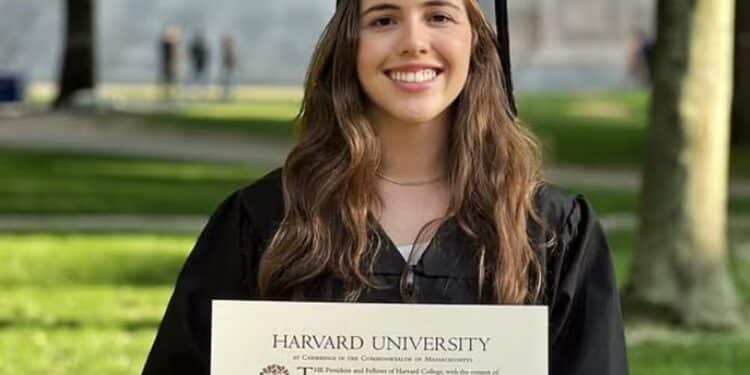 Brasileira bolsista conquista a maior nota da história em Harvard