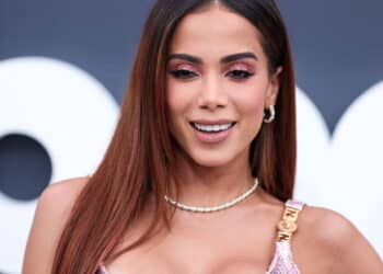 Aparição de Anitta com novo rosto chama atenção na web após facelift