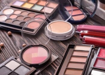 Anvisa bane cosméticos e proíbe venda em todo o Brasil