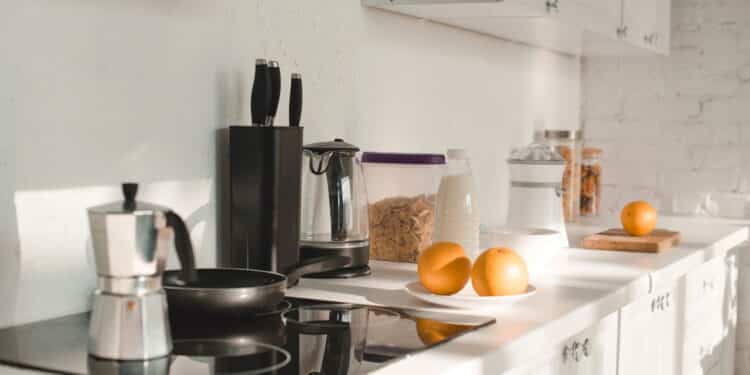 Esse simples hábito tem salvado a rotina de quem cozinha em casa!