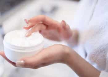 Os 5 cremes antirrugas mais baratos para quem quer a pele mais jovem firme e brilhante