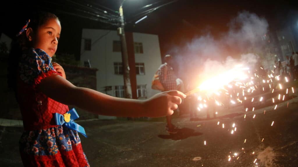 Quais são as regras para fogos de artifício nas festas juninas?