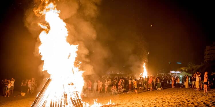 Fogueiras estão liberadas ou proibidas? Entenda as regras de 2025 nas festas juninas