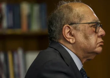 Gilmar Mendes vira alvo de investigação anunciada por André Ventura