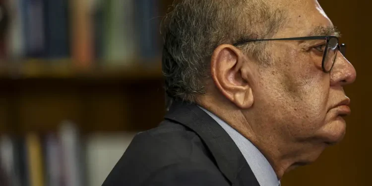 Gilmar Mendes vira alvo de investigação anunciada por André Ventura
