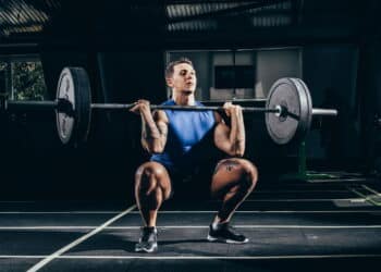 Os melhores exercícios para homens com mais de 40 ganharem força e energia