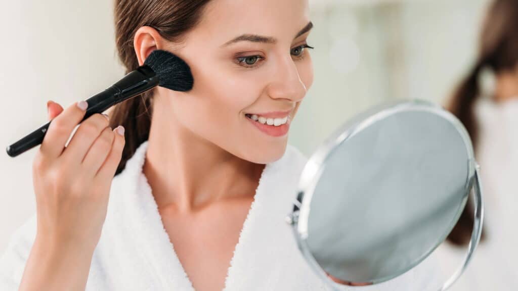 6 produtos de maquiagem baratos que valorizam sua beleza natural!