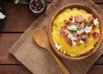 A melhor receita de creme de milho com bacon para arrasar nas festas juninas