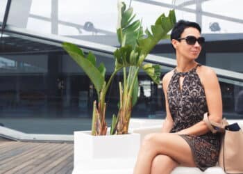 As peças que toda mulher elegante de 40 anos precisa ter!
