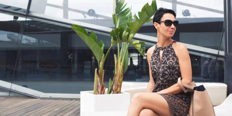 As peças que toda mulher elegante de 40 anos precisa ter!