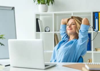 A melhor forma de atrair boas vibrações para sua sala usando o Feng Shui