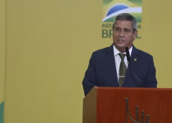Braga Netto se irrita e acusa Mauro Cid de mentir em frente aos ministros